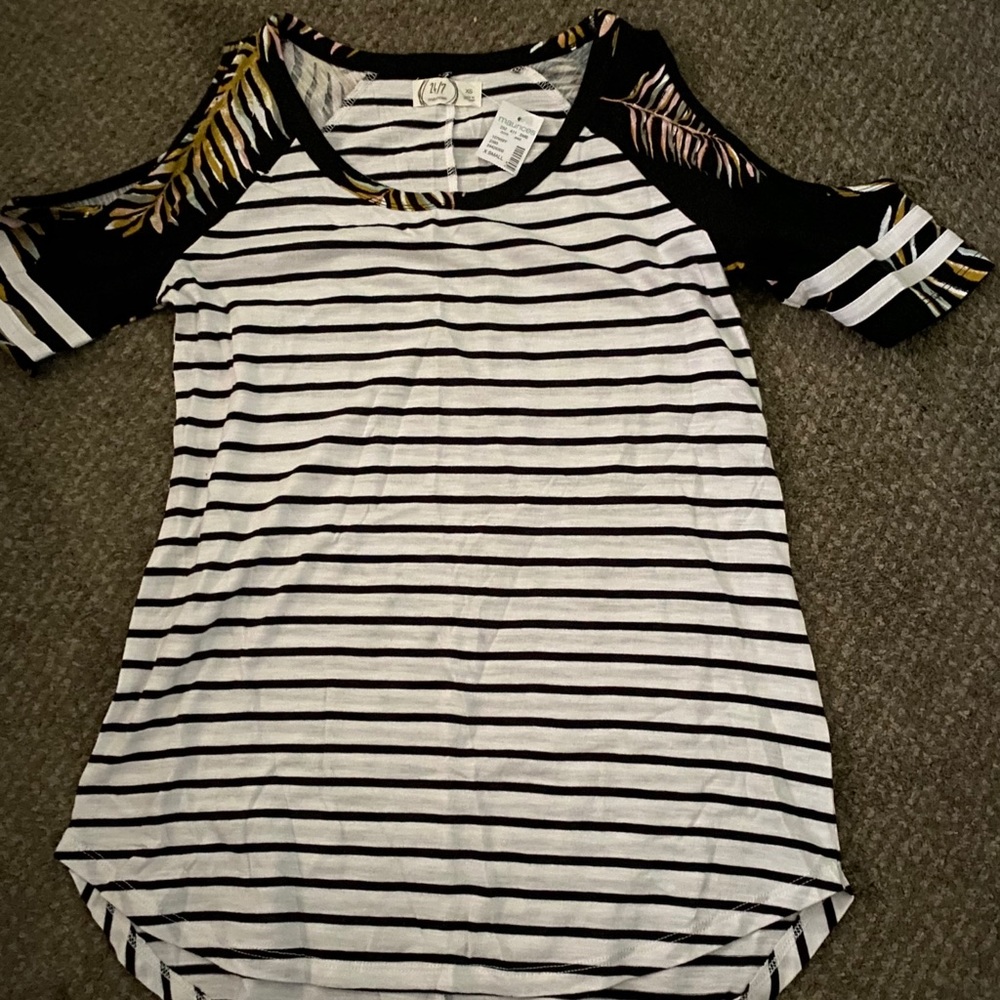 Maurices 24/7 cold shoulder t shirt